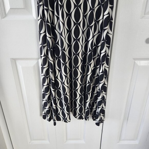 Donna Morgan V-Neck Mock Wrap Short Sleeve Dress - Picture 10 of 10